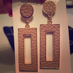 Light pink leather look earrings w/Rose gold trim